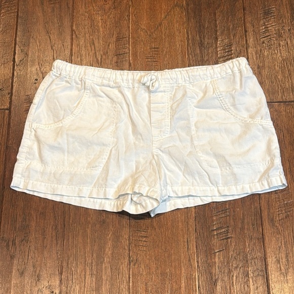 Size 8 Banana Republic White Cargo Shorts Relaxed Fit - Picture 7 of 14